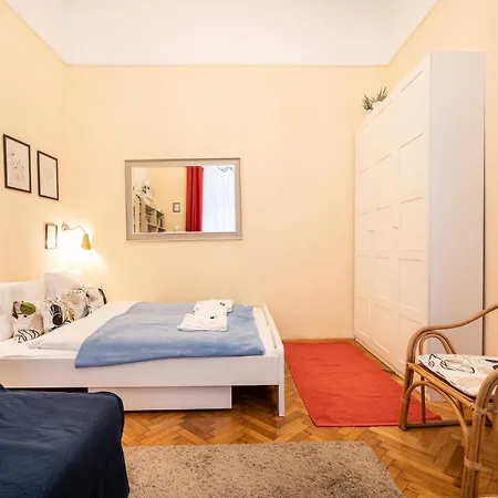 Bpr Pleasant Lair In The Center * Budapešť